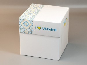 Коробка подарункова "УКРАЇНА", 16х16х16 см